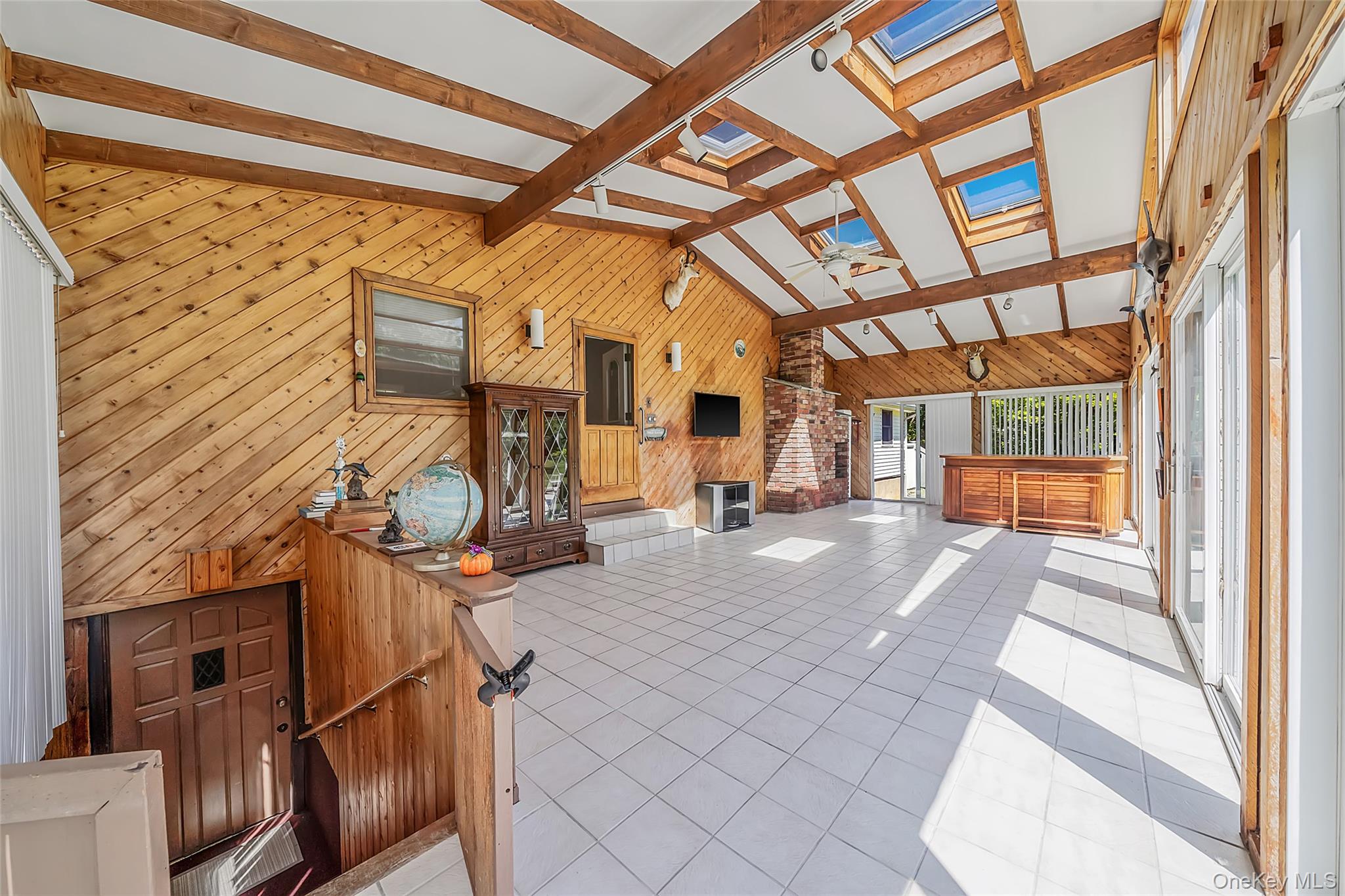 376 South Country Road East Patchogue, NY 11772 - Photo 23 of 36
