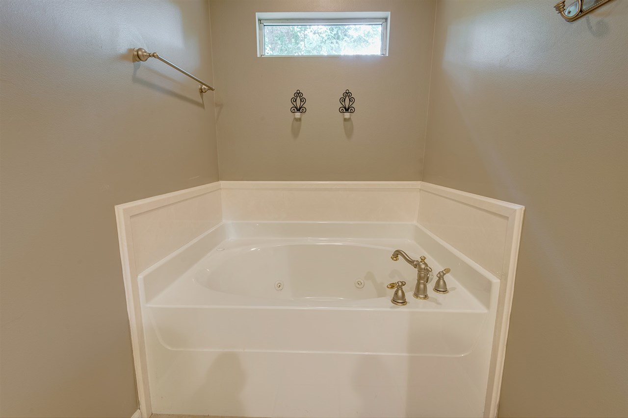 14611 Silveroaks Loop Silverhill, AL 36576 - Photo 18 of 24 Garden Tub
