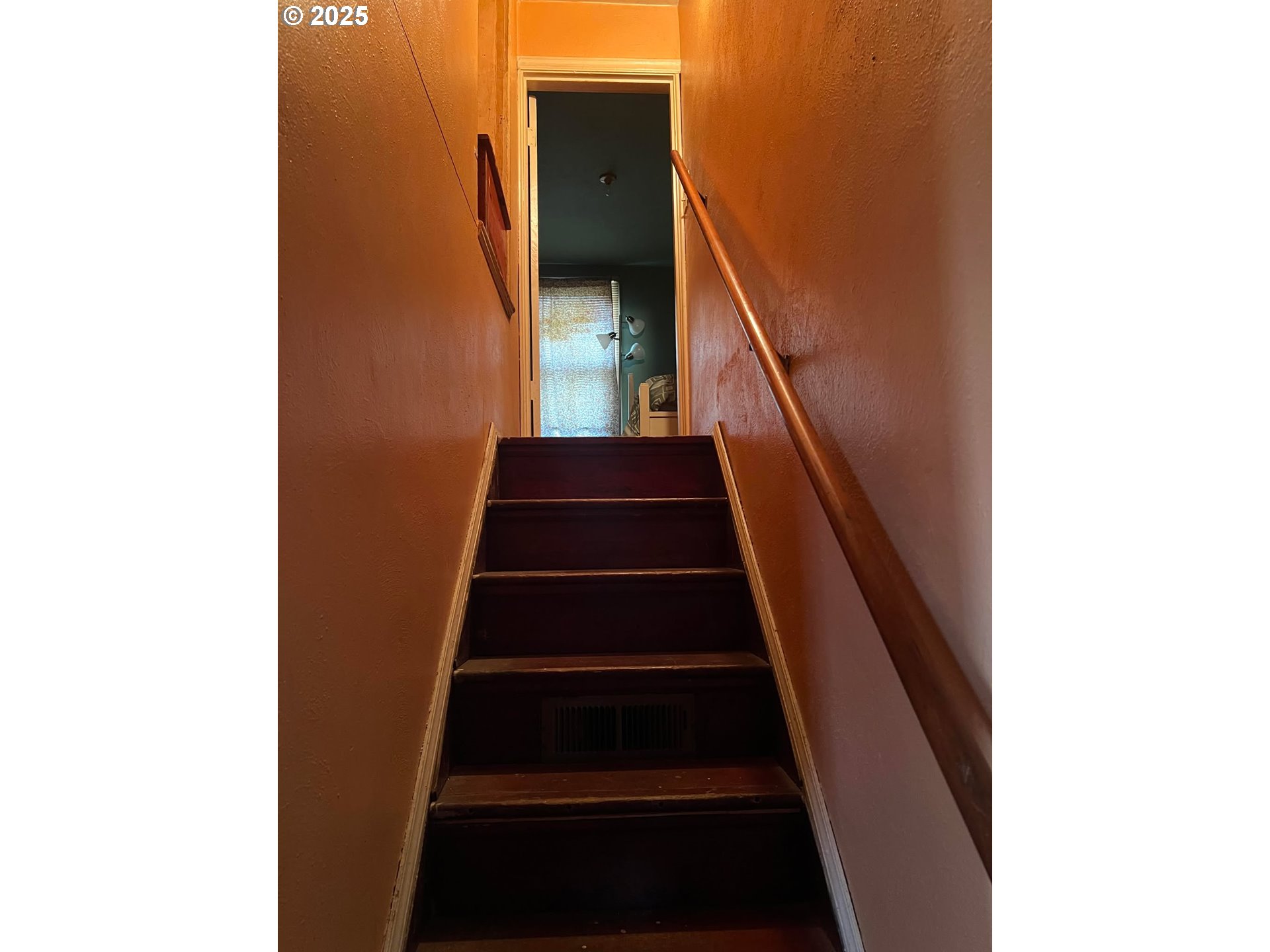 718 Southeast Washington Street Willamina, OR 97396 - Photo 15 of 32 Staircase