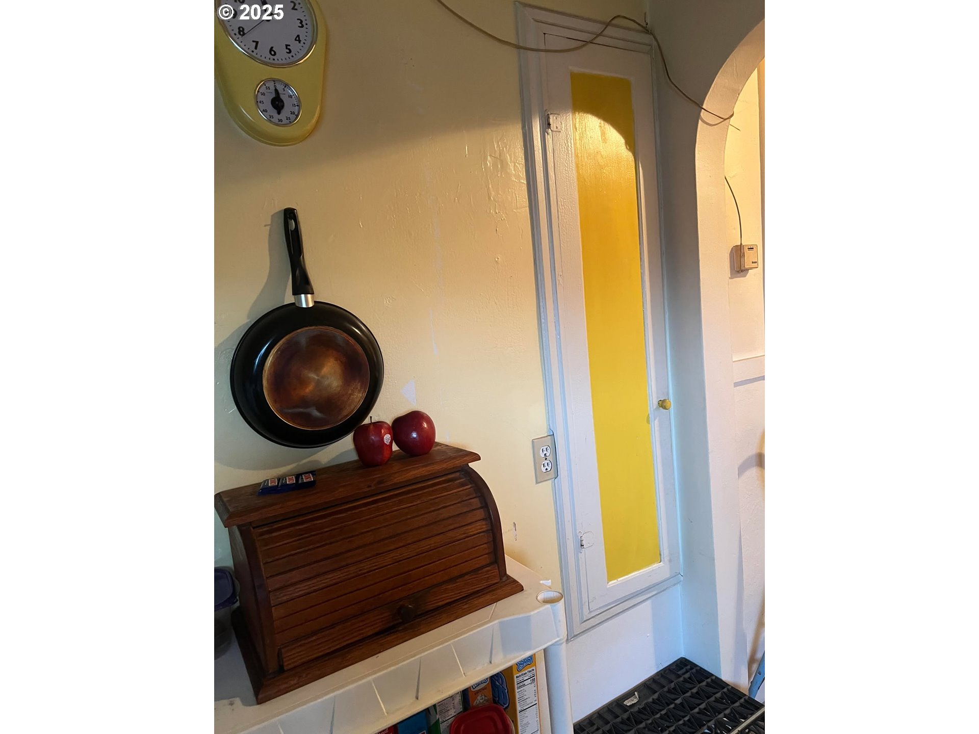 718 Southeast Washington Street Willamina, OR 97396 - Photo 29 of 32 Kitchen