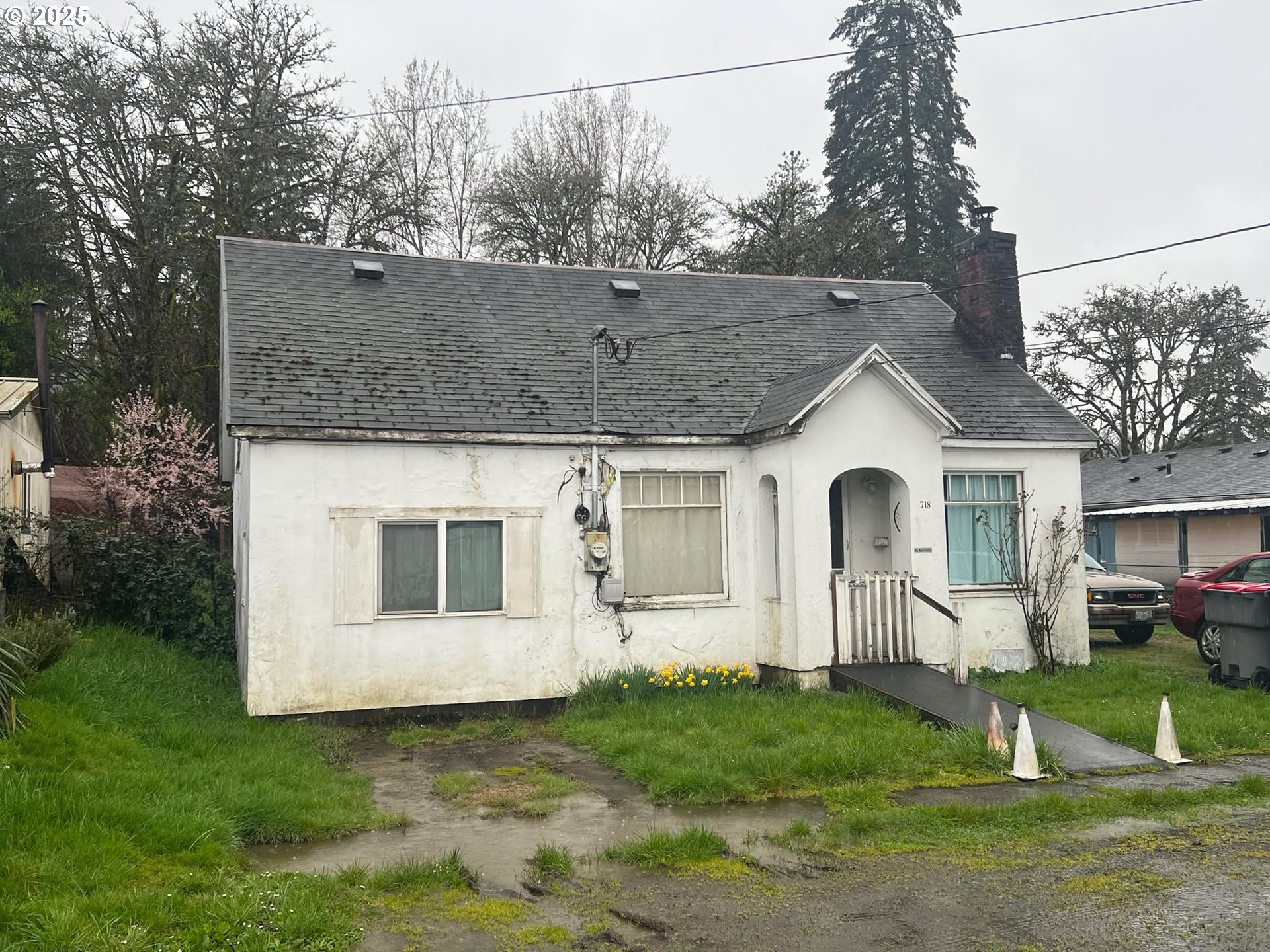 718 Southeast Washington Street Willamina, OR 97396 - Photo 3 of 32