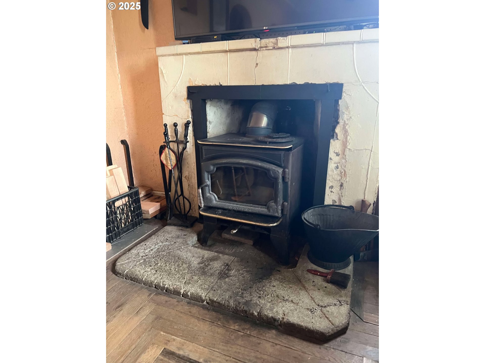718 Southeast Washington Street Willamina, OR 97396 - Photo 10 of 32 Fireplace Wood Burning Stove/Insert