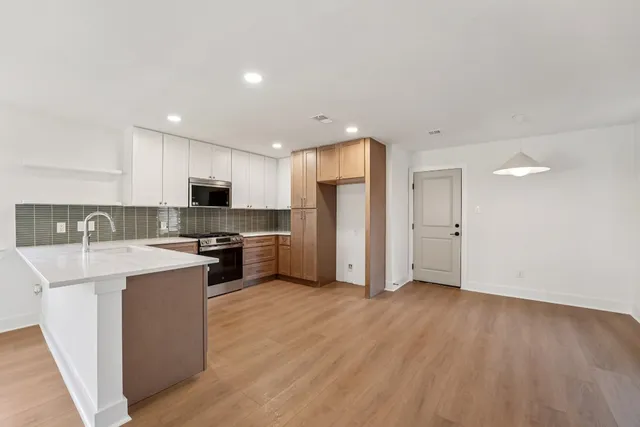 $549,900 | 4901 Transit Circle, Austin, TX 78727