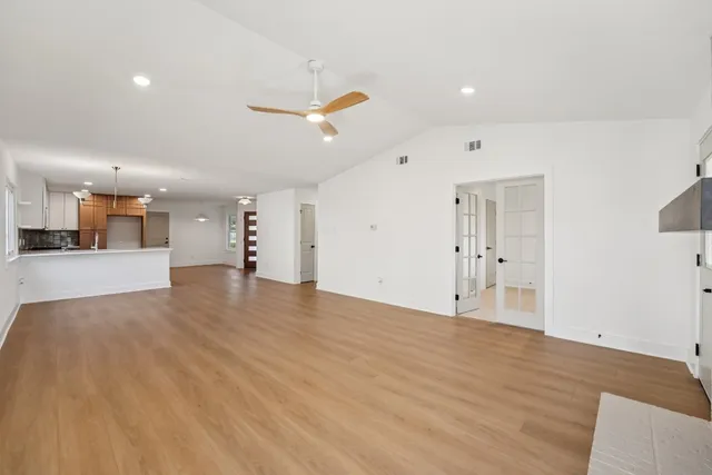 $549,900 | 4901 Transit Circle, Austin, TX 78727