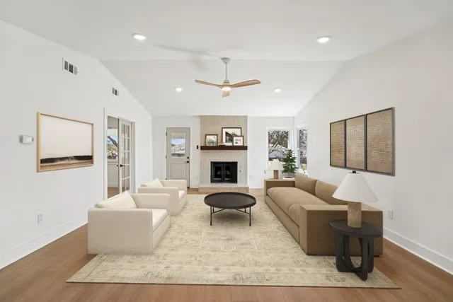 $549,900 | 4901 Transit Circle, Austin, TX 78727