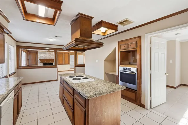 $2,095 | 16014 Southampton Drive, Spring, TX 77379