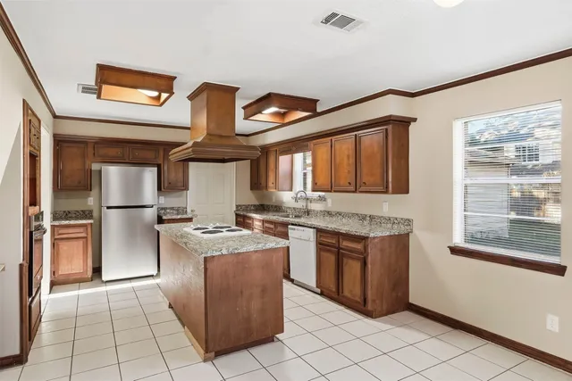 $2,095 | 16014 Southampton Drive, Spring, TX 77379