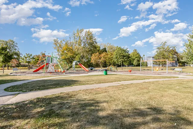 $339,000 | 1201 Oak Ridge Drive, Streamwood, IL 60107