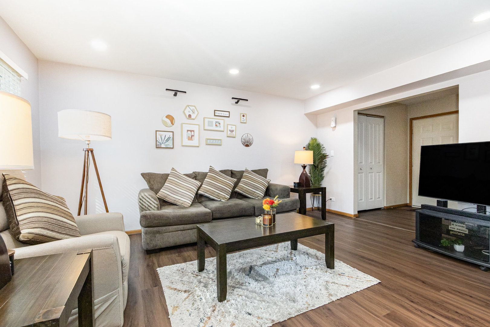 1201 Oak Ridge Drive Streamwood, IL 60107 - Photo 4 of 36 a living room with furniture and a flat screen tv