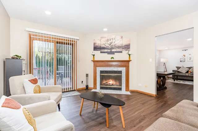 $339,000 | 1201 Oak Ridge Drive, Streamwood, IL 60107