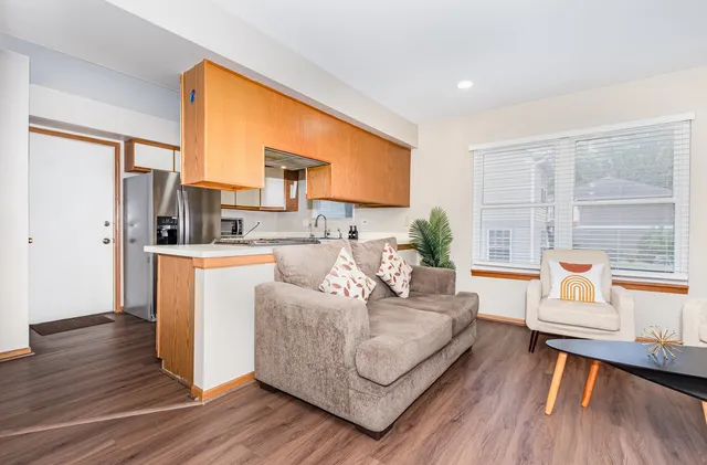 $339,000 | 1201 Oak Ridge Drive, Streamwood, IL 60107