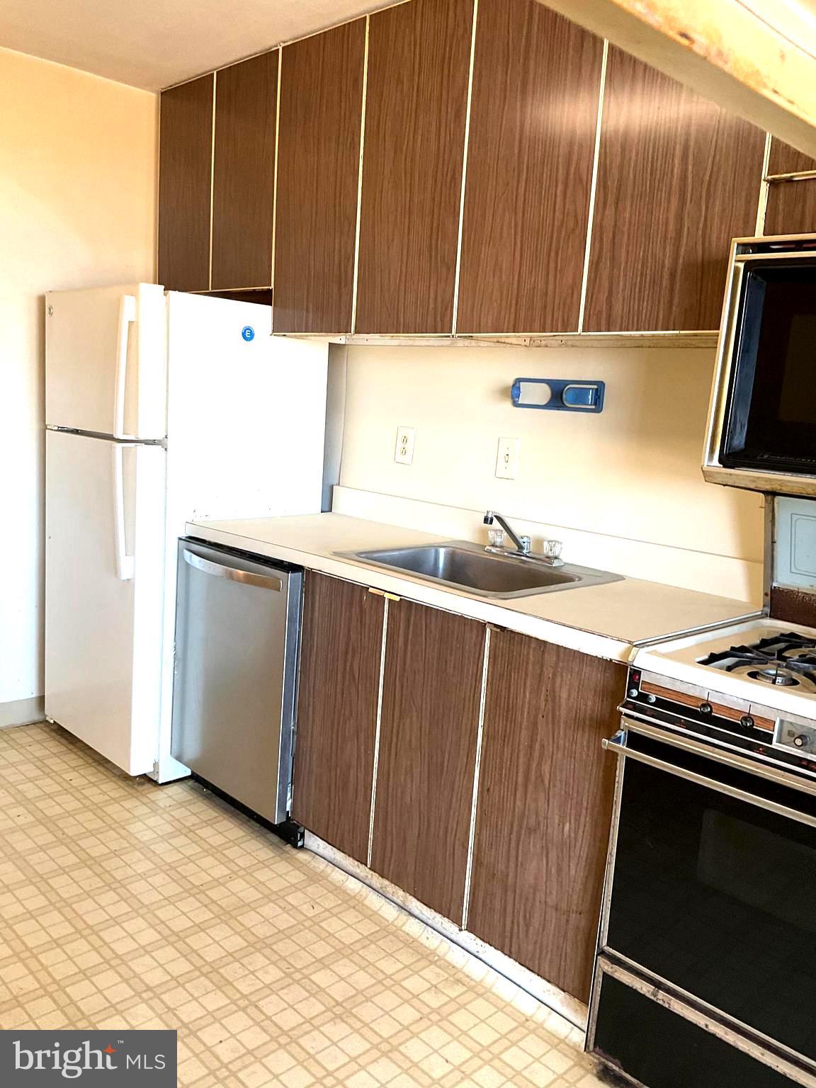 3900 West Ford Road, Unit 11R Philadelphia, PA 19131 - Photo 8 of 18 Gallery Image 8