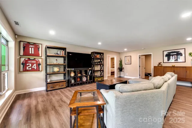 $999,999 | 1180 Porter Creek Drive, Franklin, NC 28734