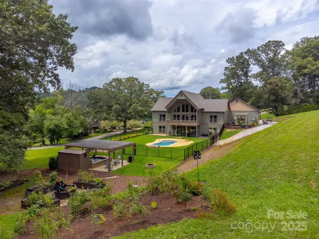 $999,999 | 1180 Porter Creek Drive, Franklin, NC 28734