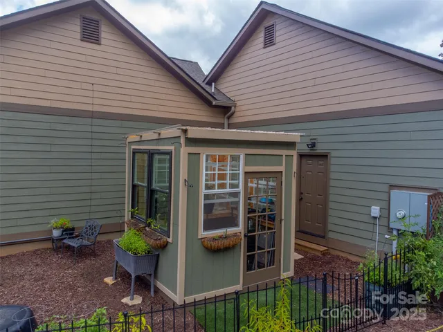 $999,999 | 1180 Porter Creek Drive, Franklin, NC 28734