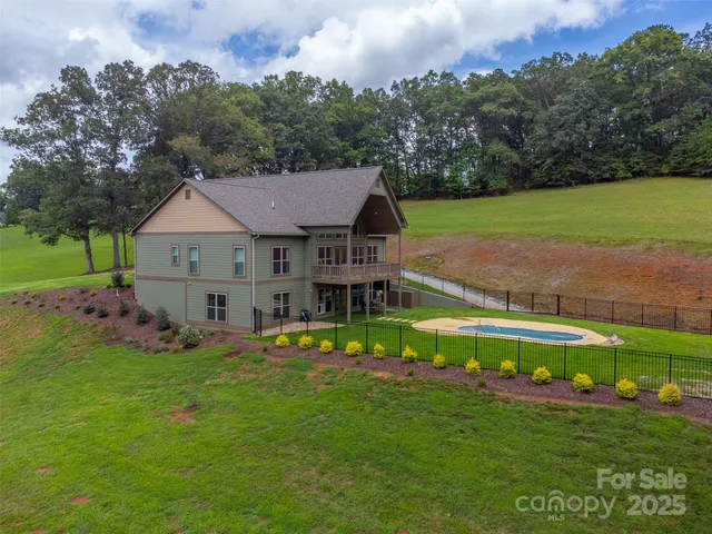 $999,999 | 1180 Porter Creek Drive, Franklin, NC 28734