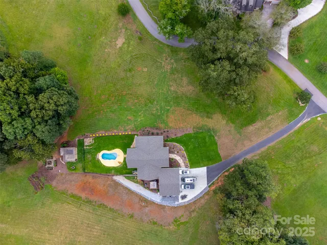 $999,999 | 1180 Porter Creek Drive, Franklin, NC 28734