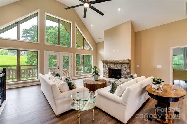 $999,999 | 1180 Porter Creek Drive, Franklin, NC 28734