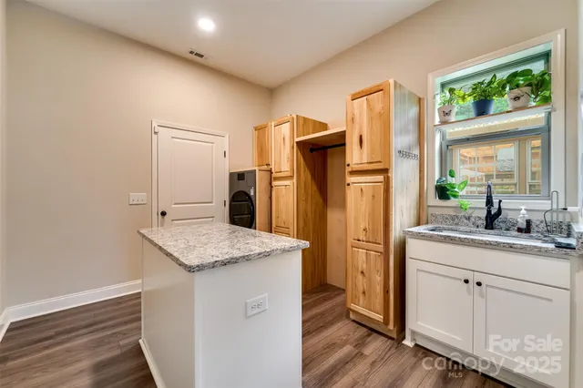 $999,999 | 1180 Porter Creek Drive, Franklin, NC 28734