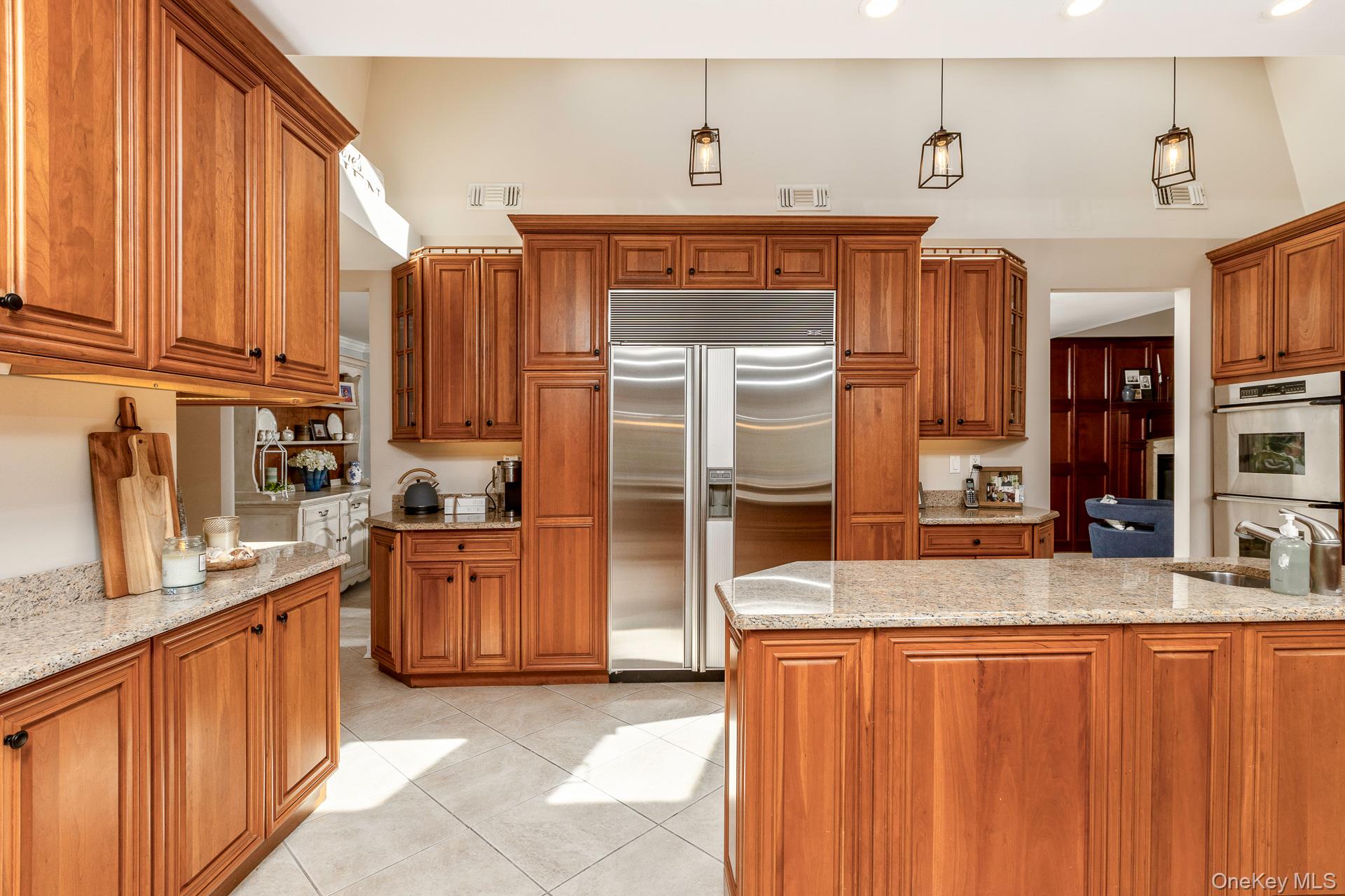 41 Landing Meadow Road Smithtown, NY 11787 - Photo 15 of 50