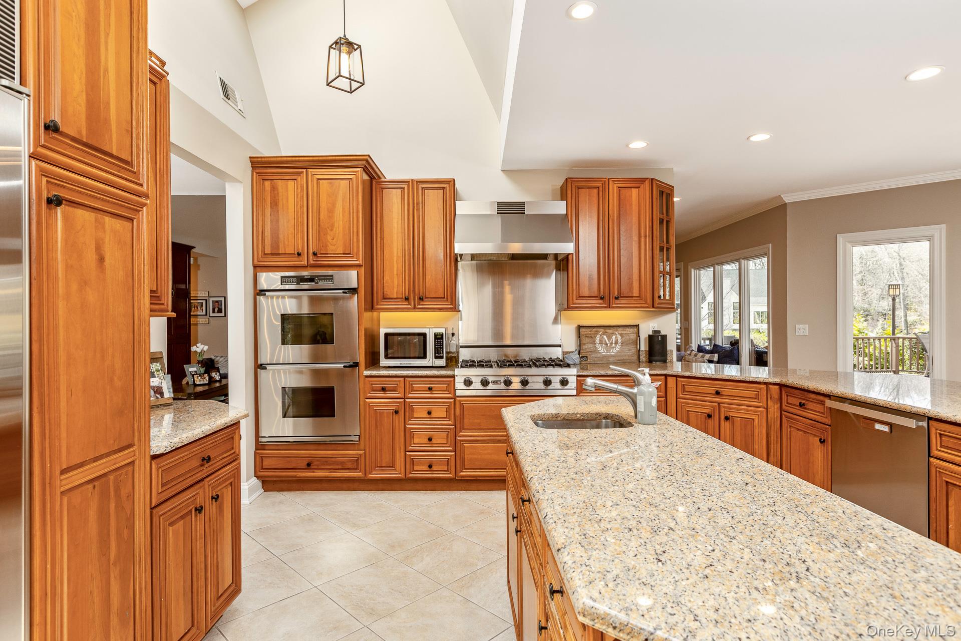 41 Landing Meadow Road Smithtown, NY 11787 - Photo 16 of 50