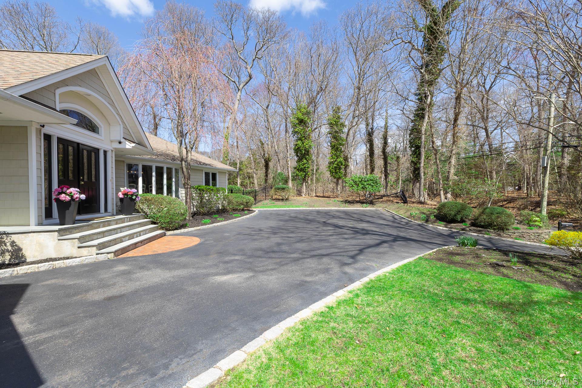 41 Landing Meadow Road Smithtown, NY 11787 - Photo 5 of 50