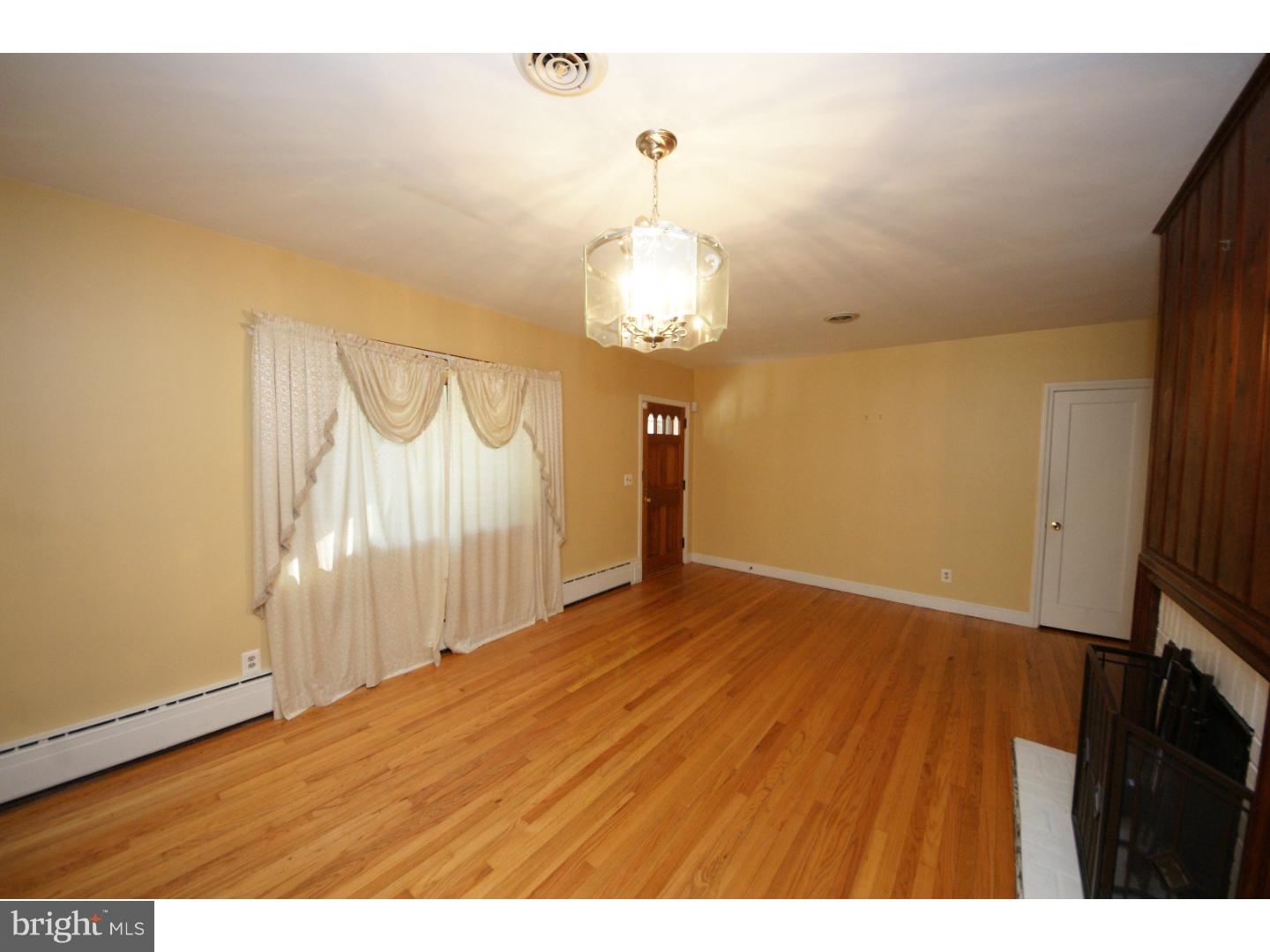976 Alexander Road West Windsor, NJ 08550 - Photo 6 of 25 Living Room