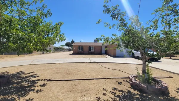 $2,200 | 10799 Redwood Avenue, Hesperia, CA 92345