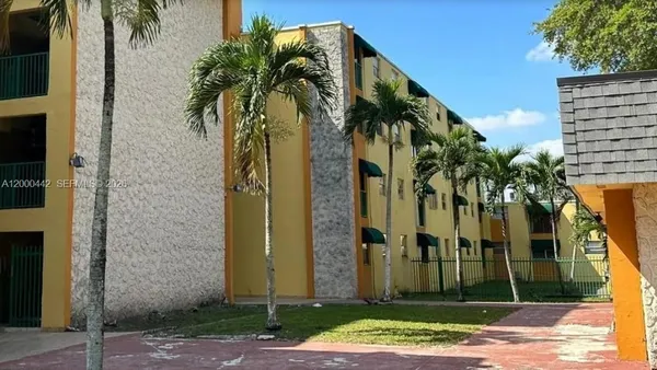 $1,700 | 606 West 81st Street, Unit 307, Hialeah, FL 33014