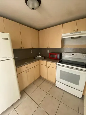 $1,700 | 606 West 81st Street, Unit 307, Hialeah, FL 33014
