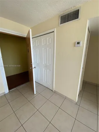 $1,700 | 606 West 81st Street, Unit 307, Hialeah, FL 33014