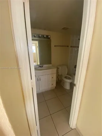 $1,700 | 606 West 81st Street, Unit 307, Hialeah, FL 33014