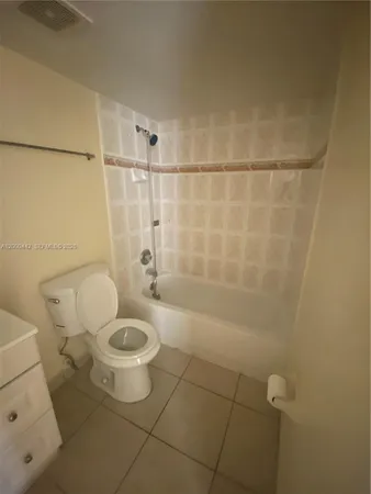 $1,700 | 606 West 81st Street, Unit 307, Hialeah, FL 33014