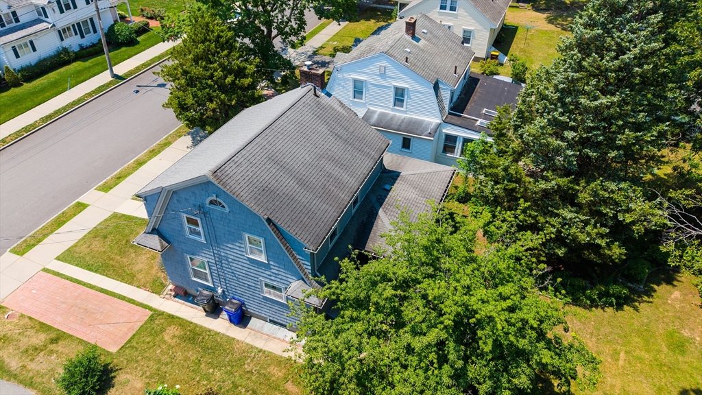 564 Montgomery Street Fall River, MA 02720 - Photo 6 of 42