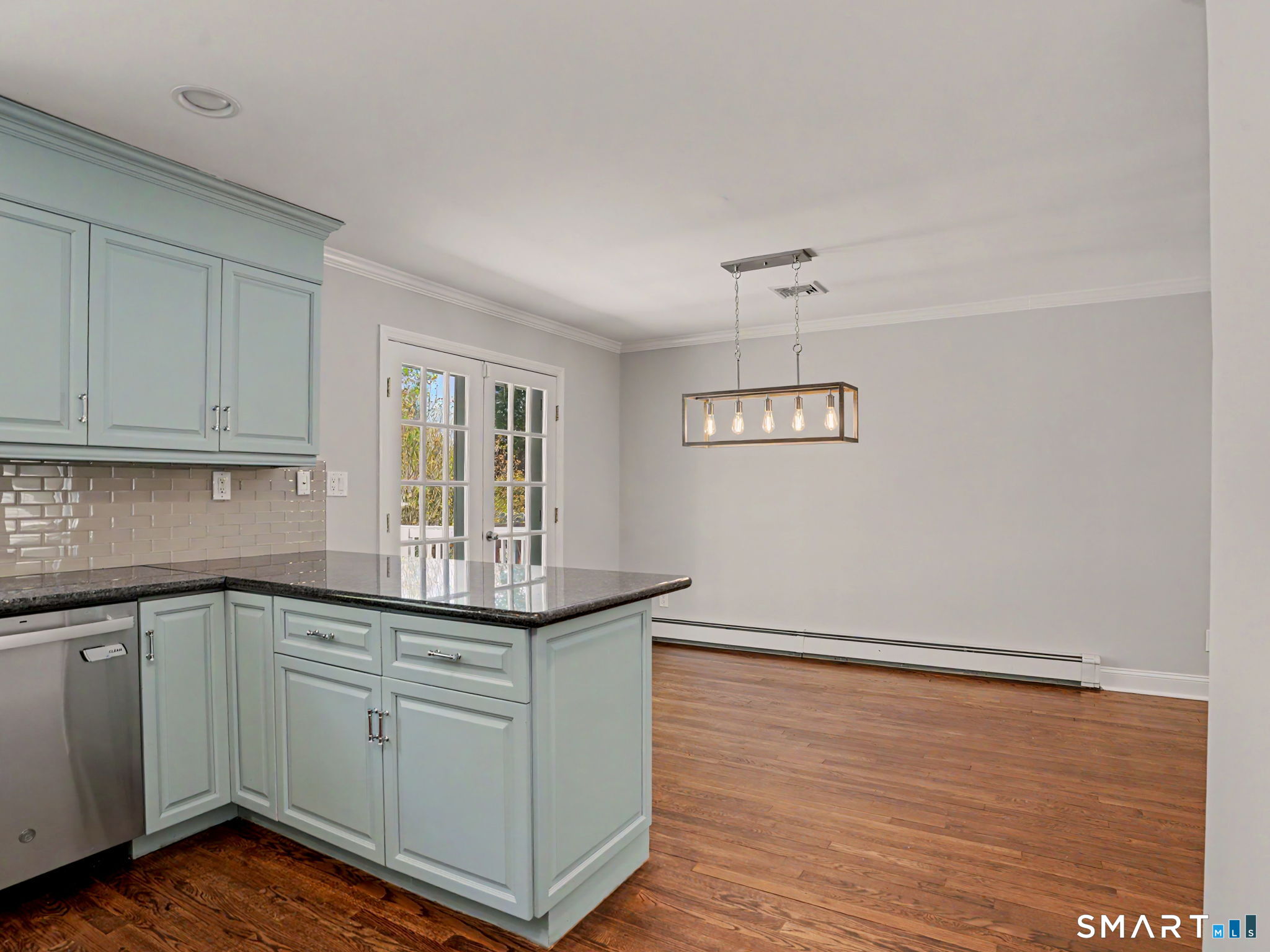 44 Sniffen Road Westport, CT 06880 - Photo 16 of 39 Breakfast bar open to dining area