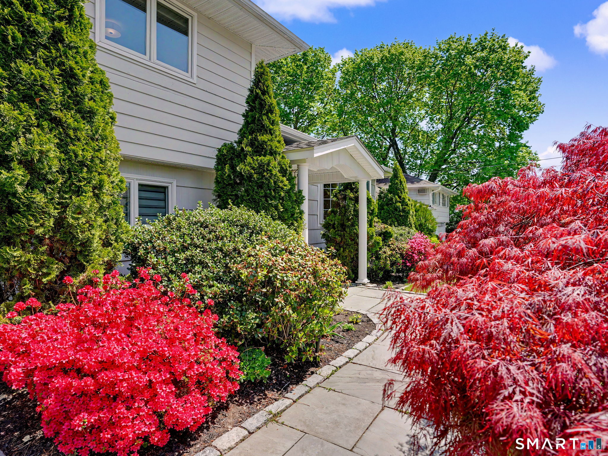 44 Sniffen Road Westport, CT 06880 - Photo 3 of 39 Professionally landscaped and belgian block lined paths and driveway