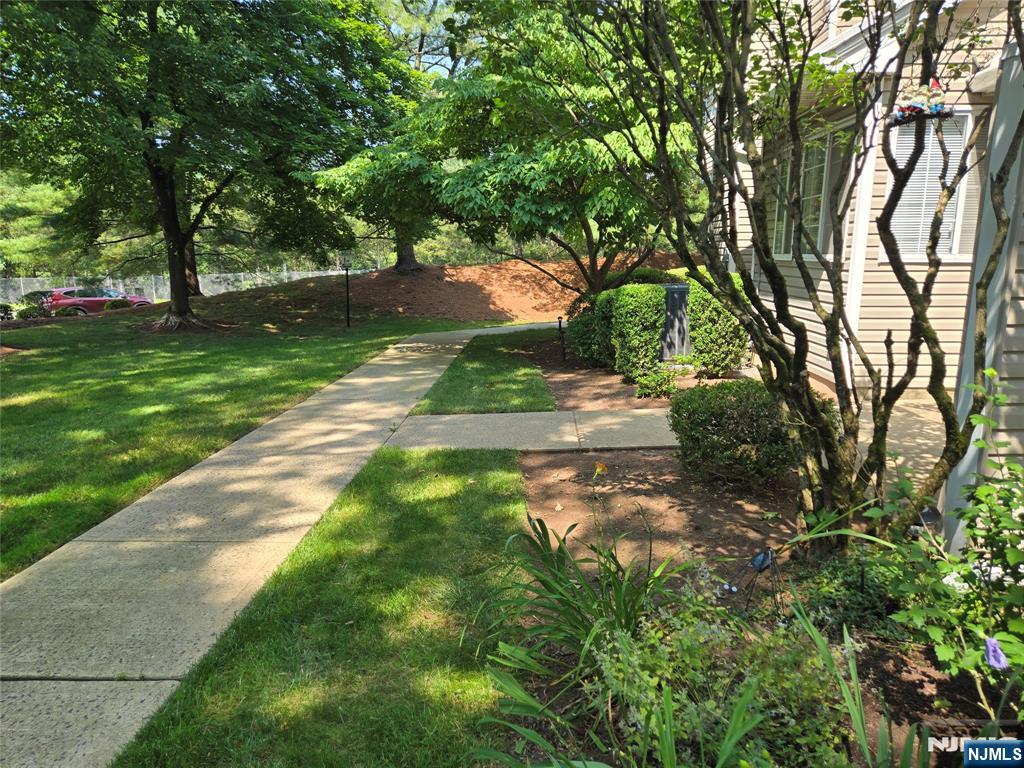 42 Birchwood Road Bedminster, NJ 07921 - Photo 4 of 46