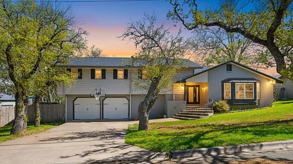 $631,000 | 711 Cardinal Drive, Kerrville, TX 78028