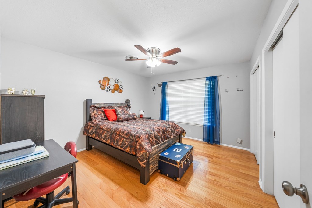 711 Cardinal Drive Kerrville, TX 78028 - Photo 15 of 30 a bedroom with a bed and a chandelier