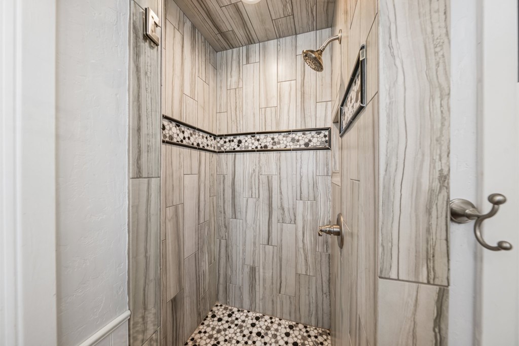 711 Cardinal Drive Kerrville, TX 78028 - Photo 10 of 30 a view of a bathroom