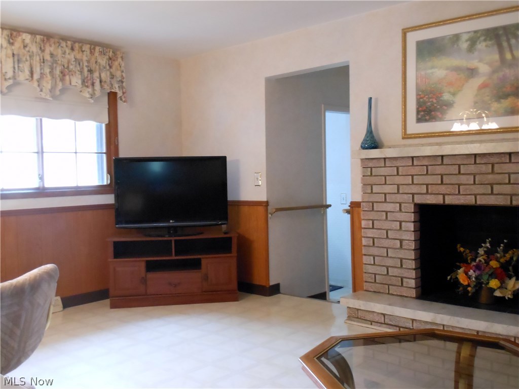 3697 Langton Road Cleveland, OH 44121 - Photo 7 of 24