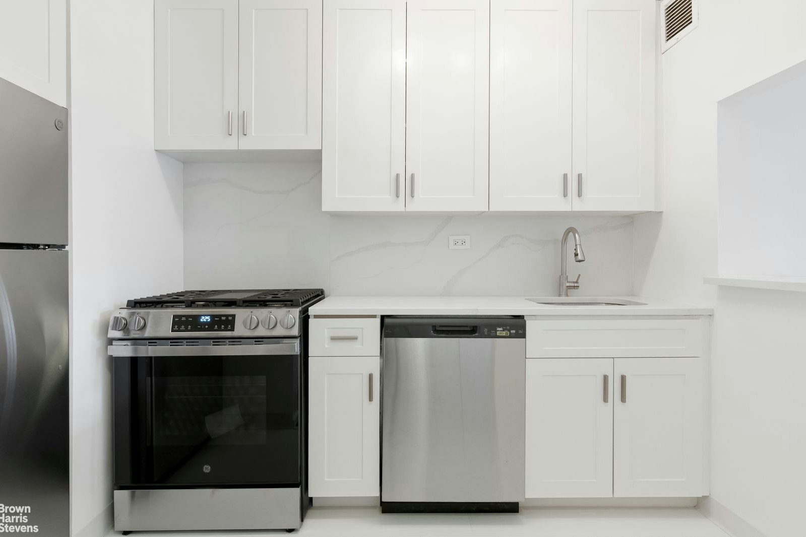 400 East 70th Street, Unit 503 Manhattan, NY 10021 - Photo 2 of 7