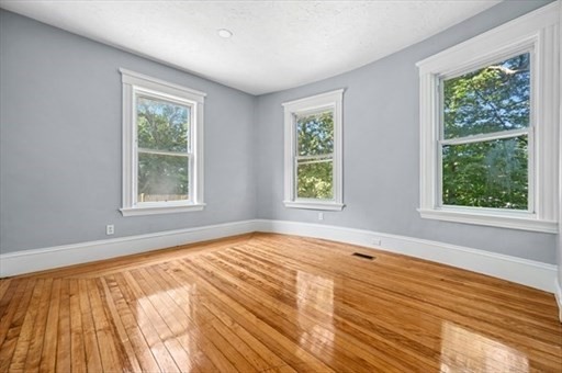 139 Lincoln Street Worcester, MA 01605 - Photo 9 of 36