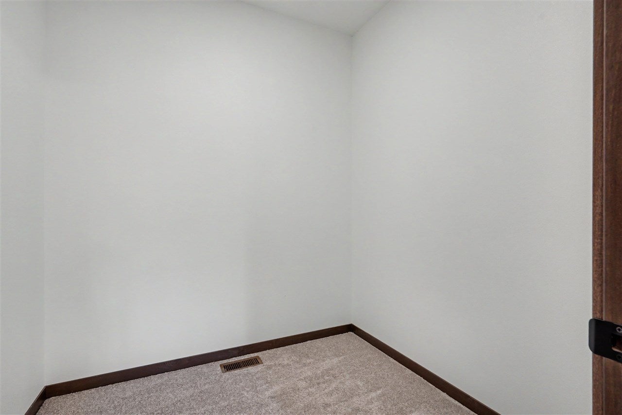 718 Pointer Circle Center Point, IA 52213 - Photo 19 of 39 Gallery Image 19
