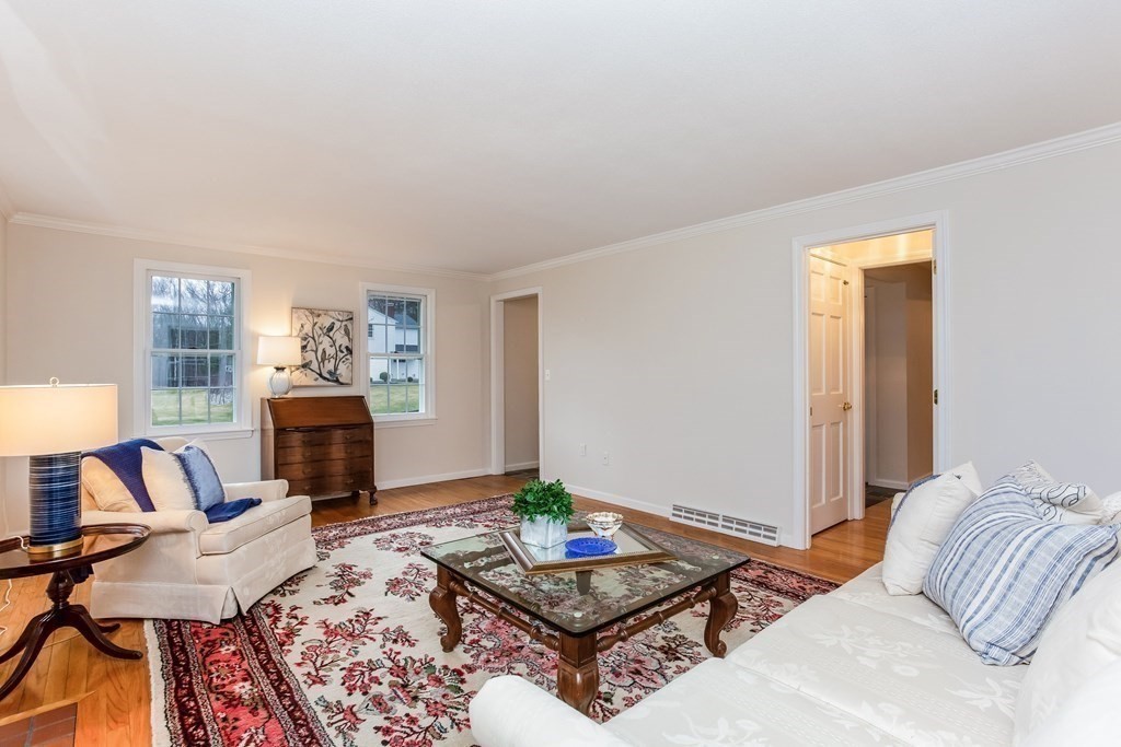 19 Northfield Road Longmeadow, MA 01106 - Photo 3 of 35 Gallery Image 3