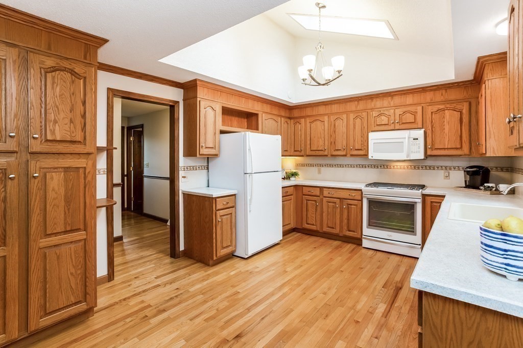 19 Northfield Road Longmeadow, MA 01106 - Photo 6 of 35 Gallery Image 6
