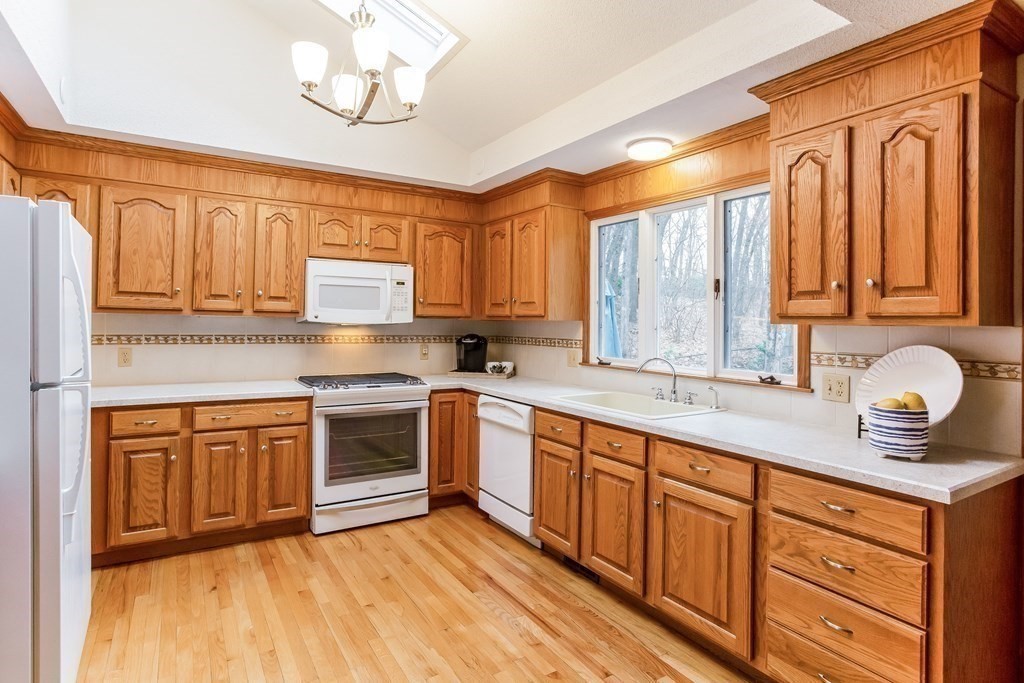 19 Northfield Road Longmeadow, MA 01106 - Photo 7 of 35 Gallery Image 7