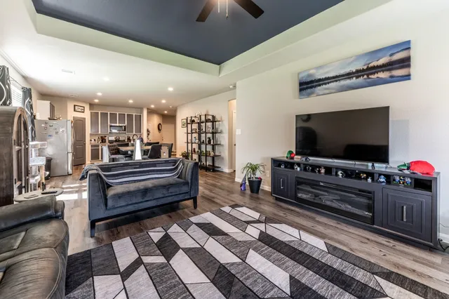 $1,975 | 108 Bobcat Bend, Huntsville, TX 77320