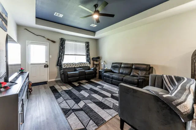 $1,975 | 108 Bobcat Bend, Huntsville, TX 77320