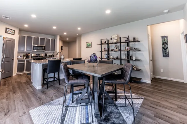 $1,975 | 108 Bobcat Bend, Huntsville, TX 77320